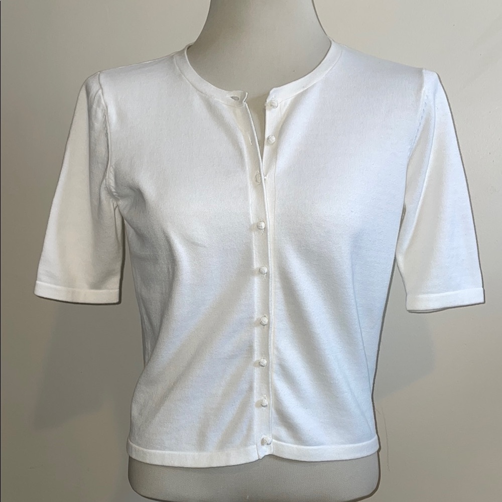 Orvis White Short Sleeve Button Down Sweater. 100% Cotton. Size small.‎